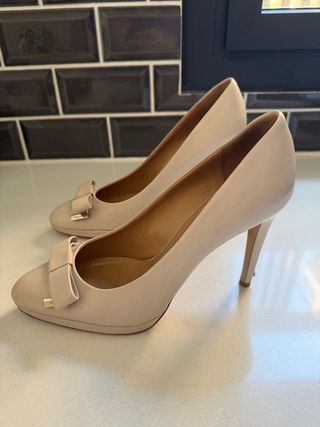 Zapatos de piel Bally beige con lazo