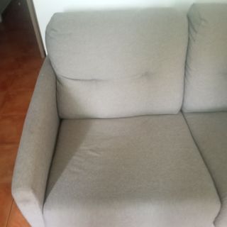 Sofá Cama Beige 1.60 largo por 1 metro de ancho.