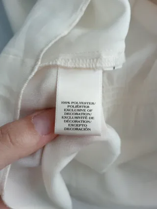 Blusa color crema con detalles amarillos