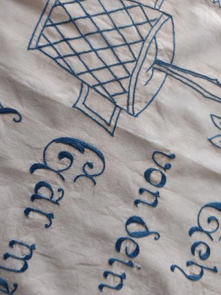 3 Centrotavola ricamato con fiori e scritte