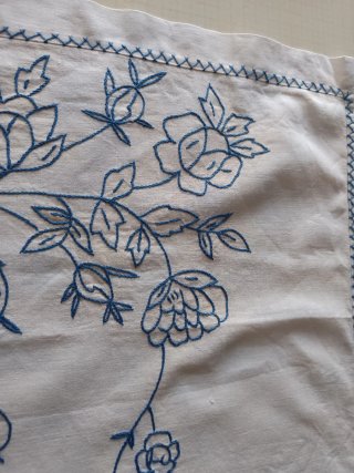 3 Centrotavola ricamato con fiori e scritte