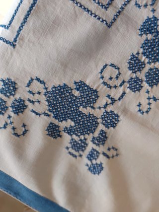 3 Centrotavola ricamato con fiori e scritte