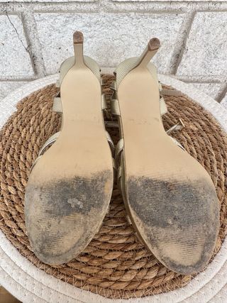 Sandalias doradas fiesta Anna Field
