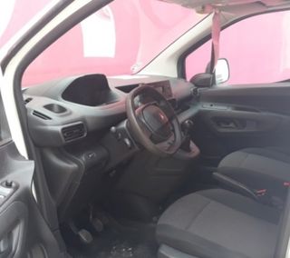 Peugeot Partner 2021 SOLO 46000 KMS