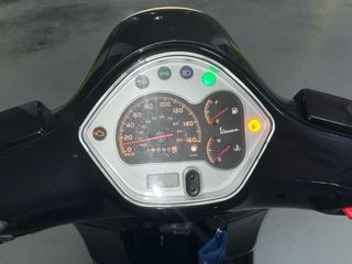 Vespa GTS Super 125 Negra