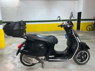 Vespa GTS Super 125 Negra