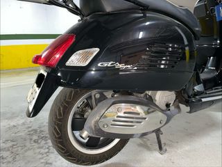 Vespa GTS Super 125 Negra