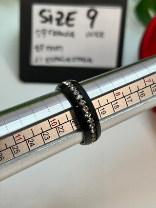 Anillo Talla 9 Negro con Circonitas