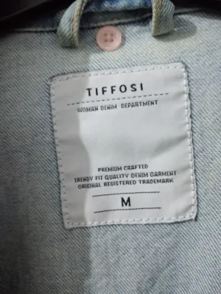 Chaqueta vaquera Tiffosi con cuello de pelo rosa