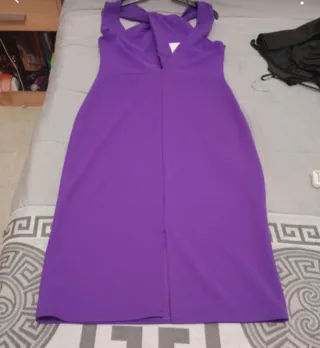 Vestido morado con nudo