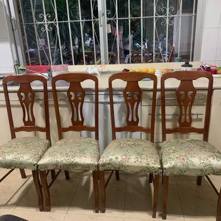 Juego de 4 sillas de comedor de madera