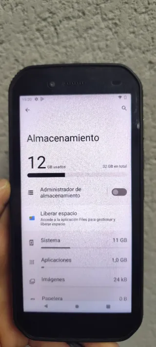 Telefono CAT Nero e Samsung Galaxy J5