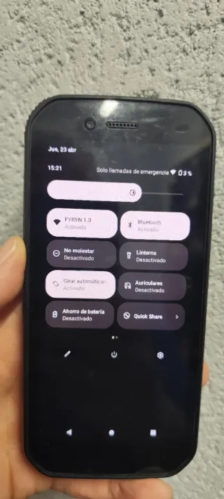 Telefono CAT Nero e Samsung Galaxy J5