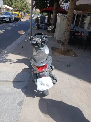 Honda PCX 125 cc - Gris - 34155 km