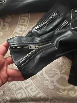 Chaqueta polipiel negra