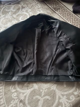 Chaqueta polipiel negra