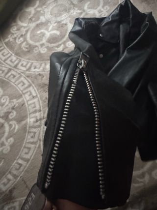 Chaqueta polipiel negra