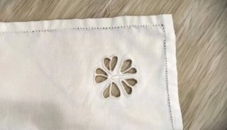 Tovaglia in lino con motivo floreale