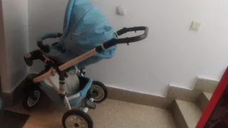 Carro de bebé azul
