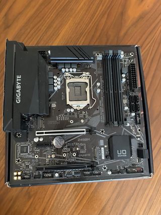 Procesador Intel i3 10105f con Placa Z490