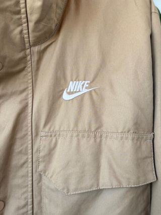 Chaqueta Nike Beige