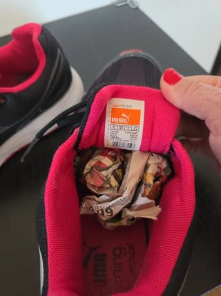 Scarpe da ginnastica Puma nere e fucsia