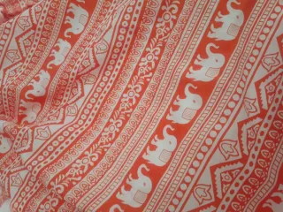 Pareo naranja con elefantes y bolsillo