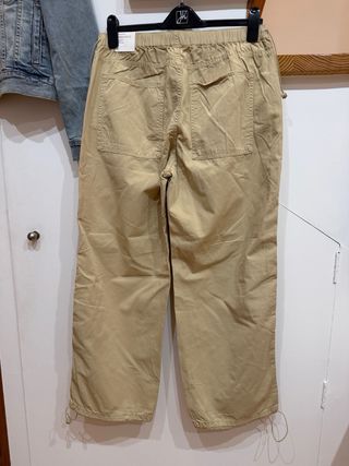 Conjunto Cazadora Vaquera y Pantalón Beige