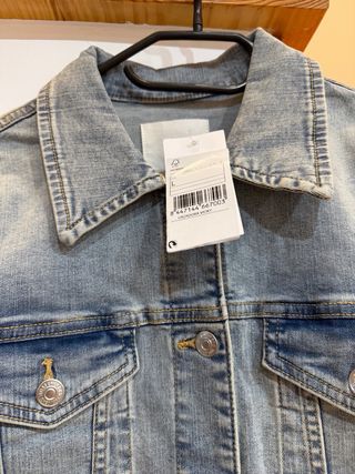 Conjunto Cazadora Vaquera y Pantalón Beige