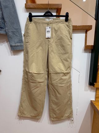 Conjunto Cazadora Vaquera y Pantalón Beige