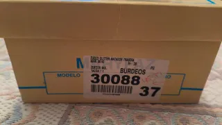 Zapatos de tacón MariPaz dorados y rojos