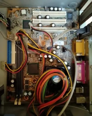 IBM PC 300 Micro Tower Ordenador Beige