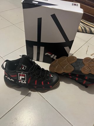 Tênis Fila Preto e Vermelho