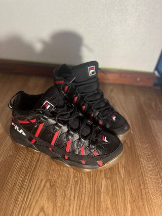 Tênis Fila Preto e Vermelho