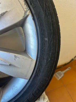 4 Llantas de un renault Clio originales