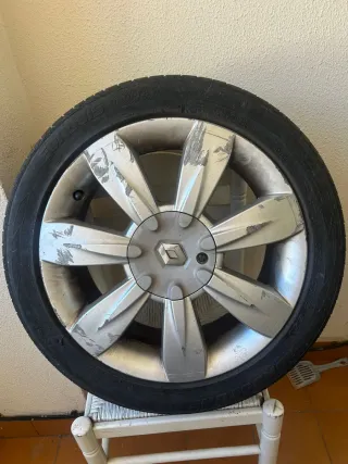 4 Llantas de un renault Clio originales