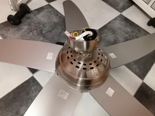 Ventilador de techo gris