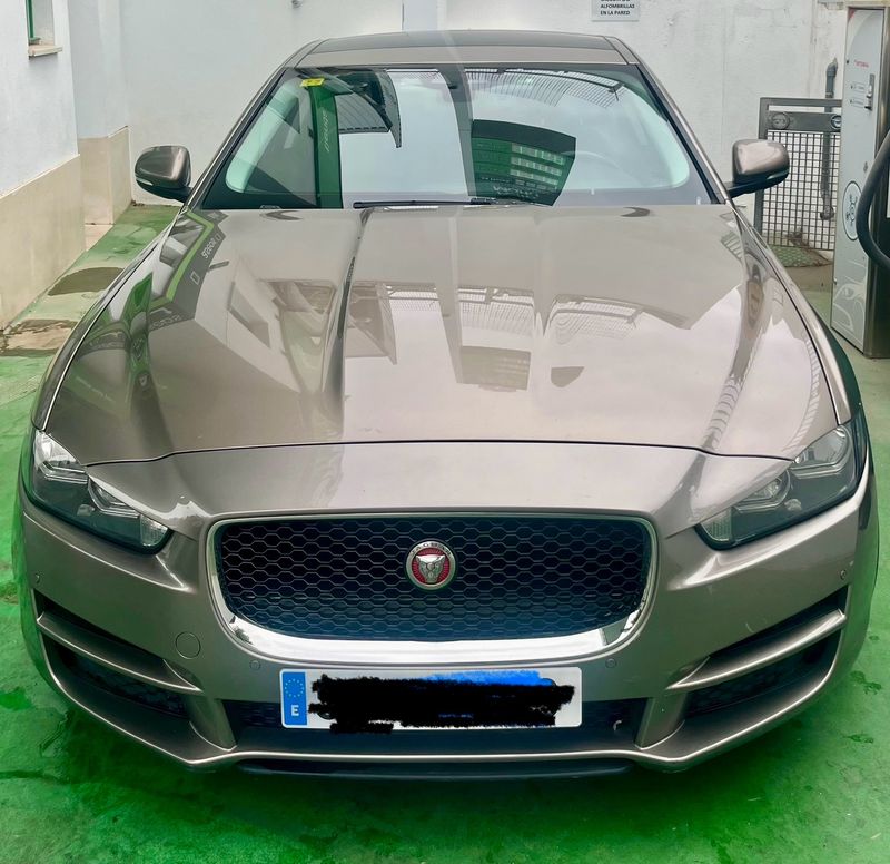 Jaguar XE 2015 - foto 1