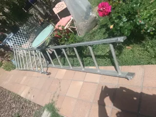 Escalera de aluminio,  alargable, de 16 peldaños,