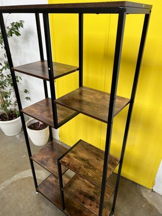 Estantería industrial asimétrica metal y madera