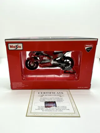 Moto Ducati Desmosedici GP 1:18 Maisto + COA