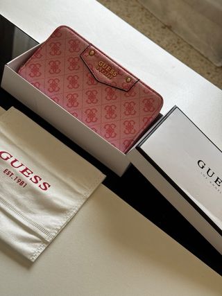 Cartera Guess Rosa Monograma