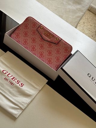 Cartera Guess Rosa Monograma