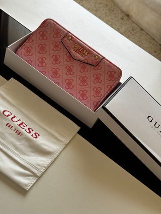 Cartera Guess Rosa Monograma
