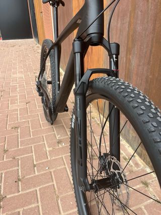 Bicicleta Cube Reaction C:62 carbono