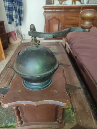Antiguo Molinillo de Café Manual