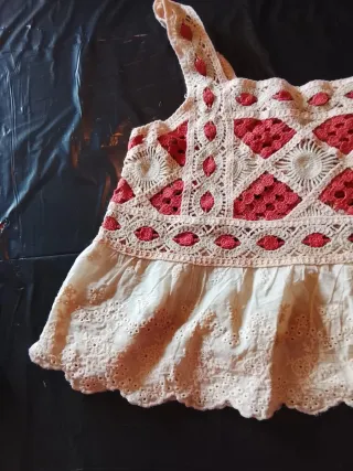 Top volantes crochet beige y rojo talla única