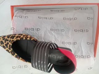 Zapatos DIBIA print y tacón rojo