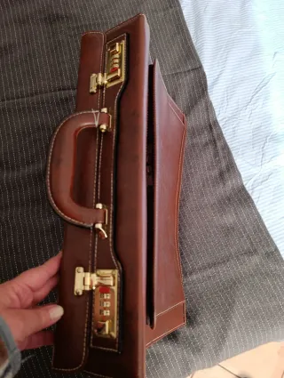 Maletín retro sin estrenar con combinación