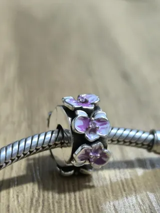 Charm Flores Lila y Plata